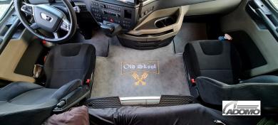 Kunstlederfußmatten für Man TGX ab 2020 grau, großes Logo 