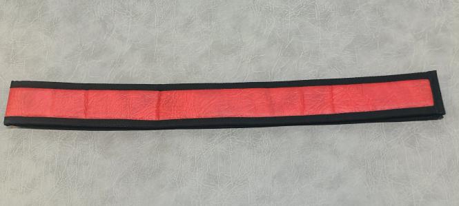 Fahrer Sockelverkleidung für den niedrigen Sitzsockel -8cm. GLATT, rot schattiert 