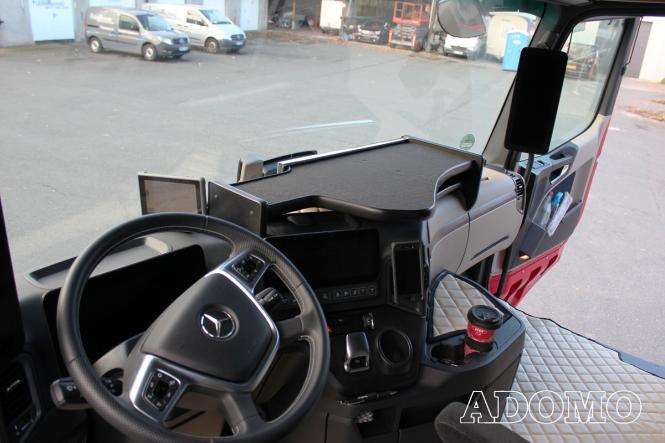 Mitteltisch Ablage mit Fach für MP5 und ACTROS L ab 2024 breites Fahrerhaus schwarz 