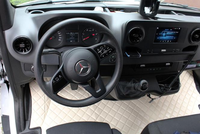 Kunstlederfußmatten für Sprinter 3-er Sitzer ab 2006 , beige, glänzend 