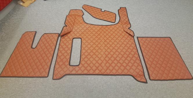 Kunstlederfußmatten für Man TGX ab 2020 mit Ausschnitt für Feststellbremse, braun-matt 