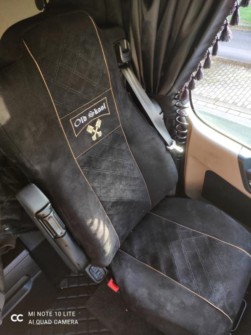 Sitzbezüge für Actros L ab 2022 MP5 und MP4 mit Sitzecke-Solostar schwarz Old Skool 