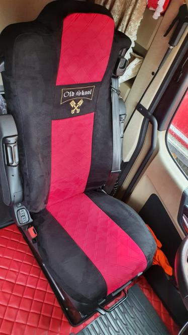 Sitzbezüge für Actros L ab 2022 MP5 und MP4 mit Sitzecke-Solostar schwarz-rot Old Skool 