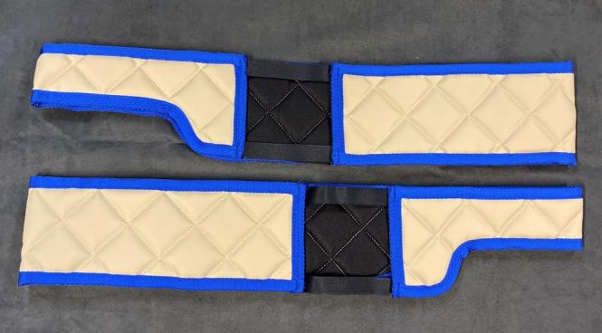 Sitzsockelverkleidung aus Kunstleder für Volvo FH4, FH5, beige-matt, umr. blau 