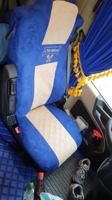 Sitzbezüge für MP5 MP4 ACTROS L ab 2024 mit Sitzecke-Solostar blau-beige Old Skool 