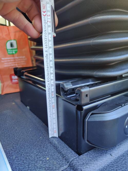 Fahrer Sockelverkleidung für den niedrigen Sitzsockel -8cm. GLATT, braun  