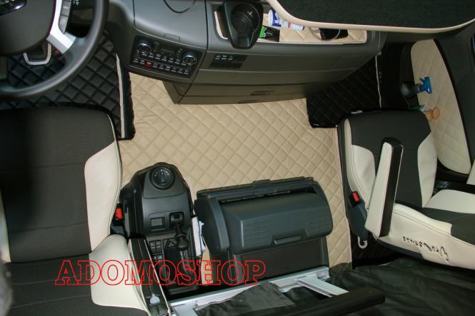 Kunstlederfussmatten für MAN TGX ab 2007, beige-schwarz-matt 