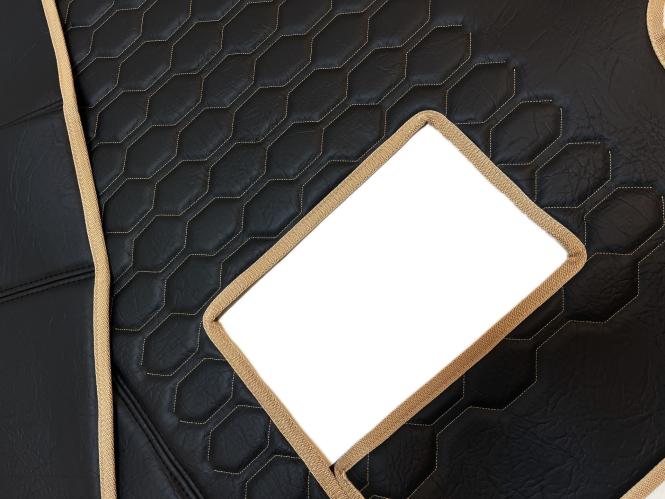 Kunstlederfußmatten mit Sitzsockel 13 cm für MP5 MP4 ACTROS L ab 2024 schwarz - glatt klappbar 