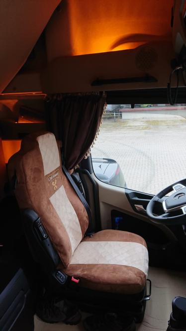 Sitzbezüge für Actros L ab 2022 MP5 und MP4 mit Sitzecke-Solostar braun-beige Old Skool 