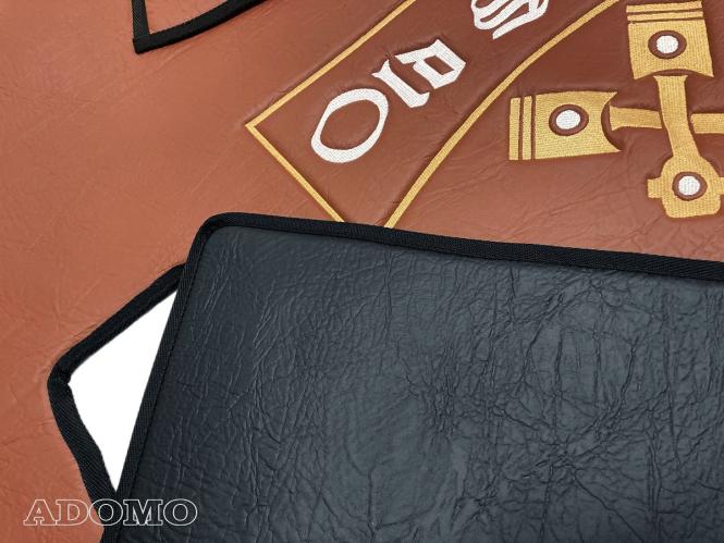 Kunstlederfußmatten mit Sitzsockel für DAF XF 106 ab 07/2017 schwarz - braun - glatt, großes Logo 