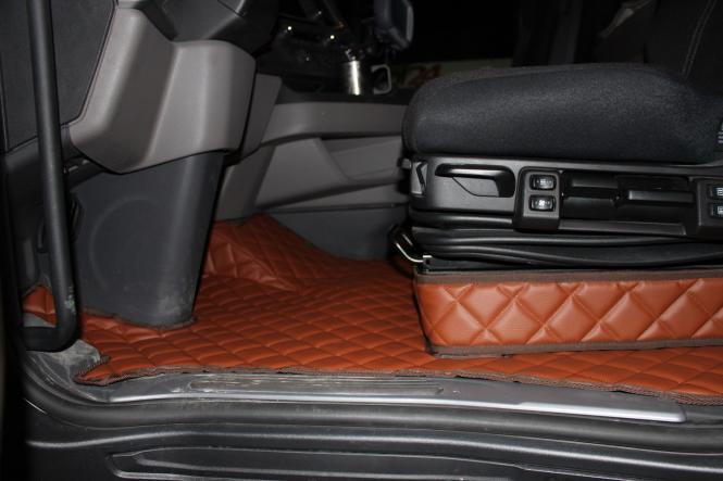 Kunstleder Fußmatten für SCANIA S ab 2017 Die neue S-Baureihe in Braun-matt,drehbar 