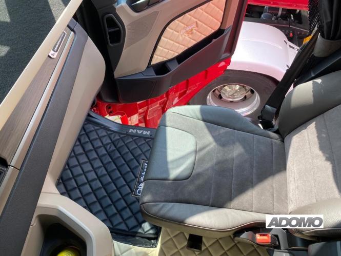 Kunstlederfußmatten für Man TGX ab 2020 beige-schwarz-matt Old Skool 