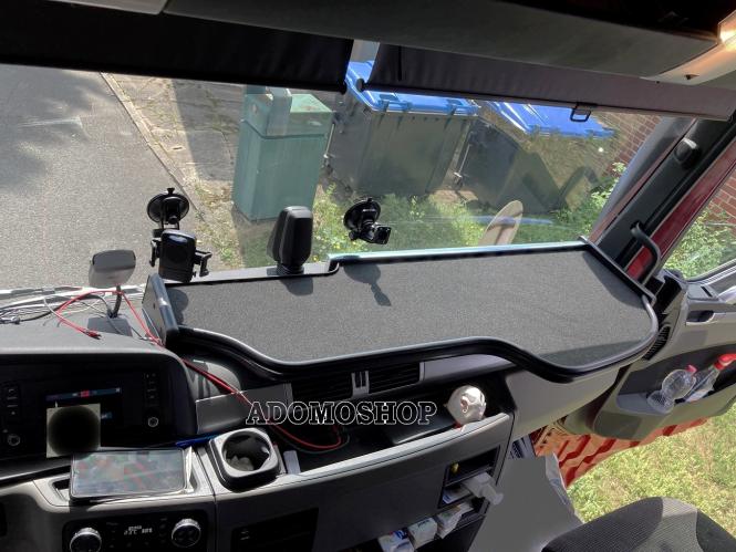 Lkw Ablagetisch für MAN TGX ab 2007 bis 2020, mit Ausschnitt für Spurassistenten in schwarz 