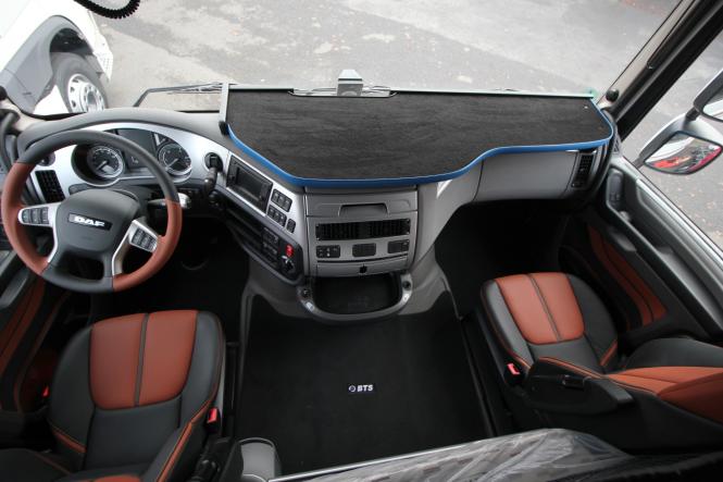 Ablagetisch für DAF XF 106, schwarz- blau NUR ABHOLUNG in Unna SONDERPREIS 