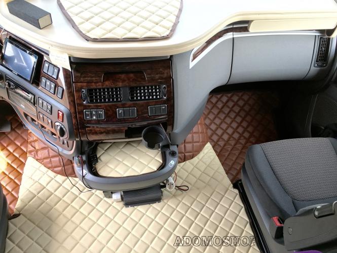 LKW Kunstleder Fußmatten für DAF XF 106 mit Sitzsockel in beige - braun matt 