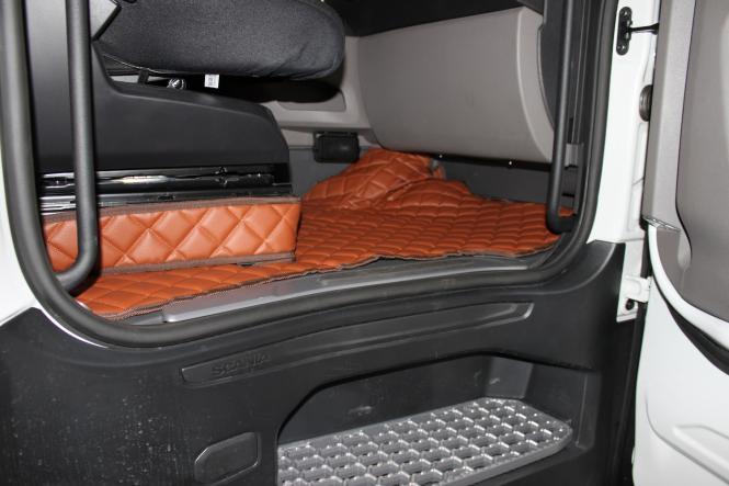 Kunstleder Fußmatten für SCANIA S ab 2017 Die neue S-Baureihe in Braun-matt,drehbar 