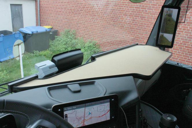 Ablagetisch für Mercedes Actros MP5 und Mp4 XXL NEU in beige-schwarz 