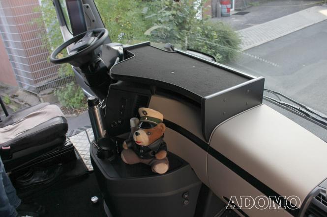 Mitteltisch Ablage mit Fach für MP5 und ACTROS L ab 2024 breites Fahrerhaus schwarz 