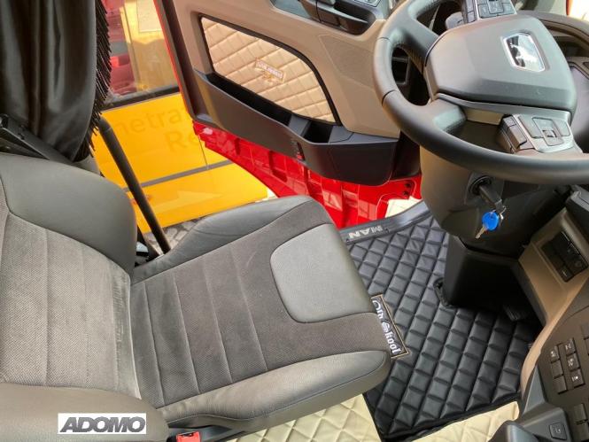 Kunstlederfußmatten für Man TGX ab 2020 beige-schwarz-matt Old Skool 