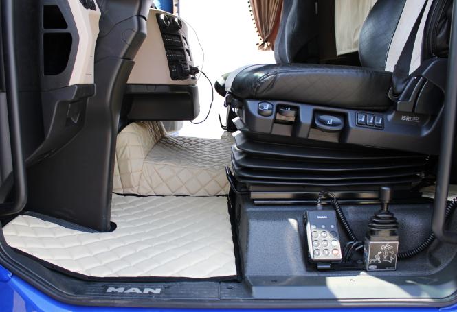 Kunstlederfußmatten für Man TGX ab 2018, mit 1-Schublade, beige-MATT 