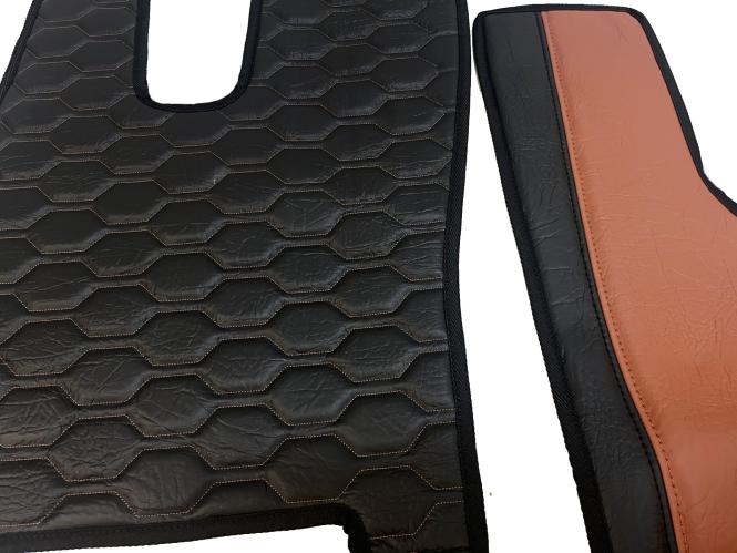 Kunstlederfußmatten mit Sitzsockel für DAF ab 2021 XG, XG+ braun - schwarz GLATT 