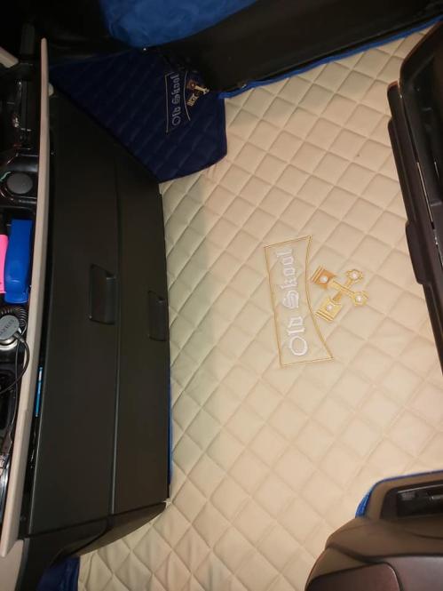 Kunstlederfußmatten für Man TGX ab 2018 beige - blau Old Skool 