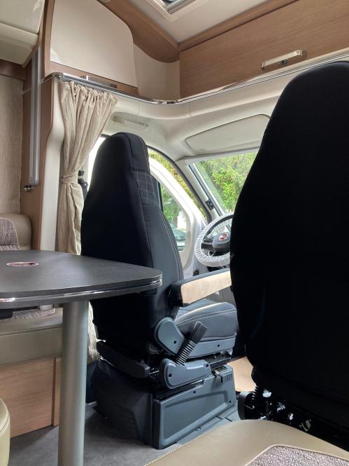 Wohnmobil Sitzbezüge für Fiat Ducato ab 2015, mit 4 Armlehnen, beige-schwarz 