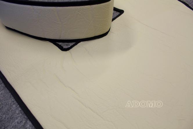 Kunstlederfußmatten mit Sitzsockel für MP5 und MP4 beige-glatt, klappbar 