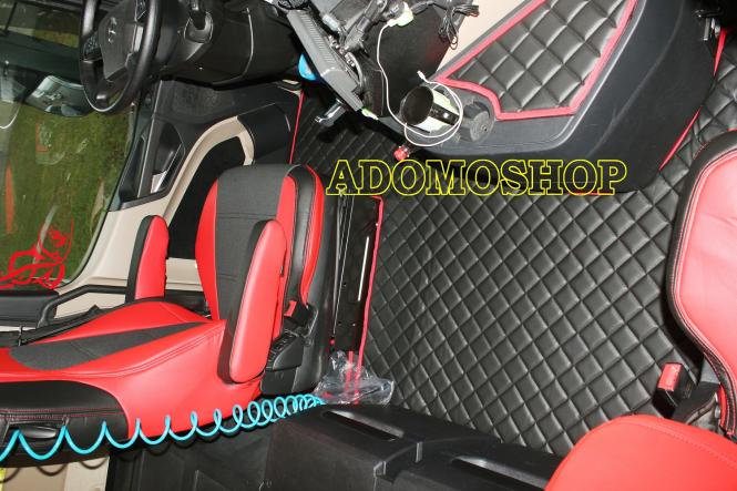 Kunstlederfußmatten mit Sitzsockel für MP5 und MP4, klappbar, schwarz-rot 