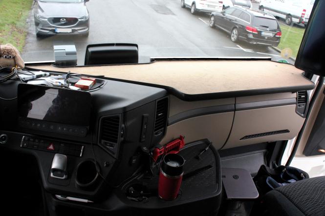 Ablagetisch für Mercedes Actros MP5 und Mp4 XXL NEU in beige-schwarz 