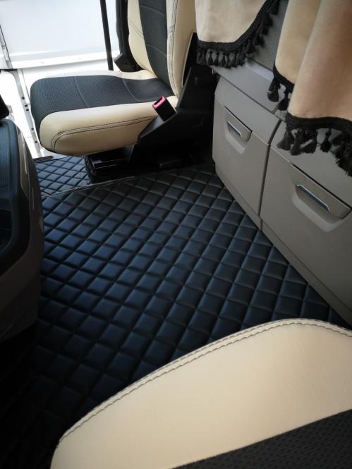 Kunstleder Fußmatten für SCANIA R ab 2017 Die neue R-Baureihe,schwarz-matt, klappbarer Beifahrersitz 