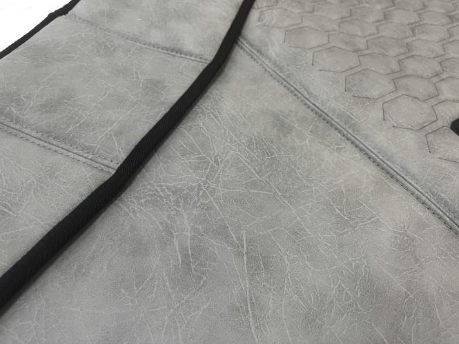 Kunstlederfußmatten mit Sitzsockel 13 cm für MP5 MP4 ACTROS L ab 2024 grau - glatt klappbar 