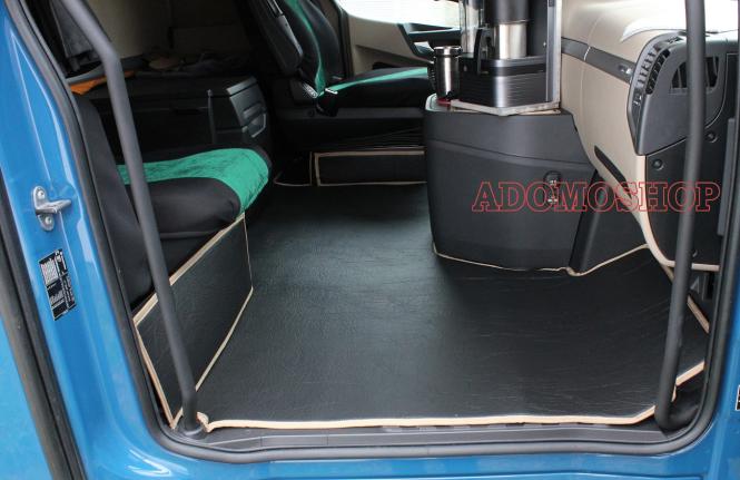 Kunstleder Fußmatten für Mercedes Actros MP5 und MP4 Solostar, schwarz-glatt. Umrandung beige 