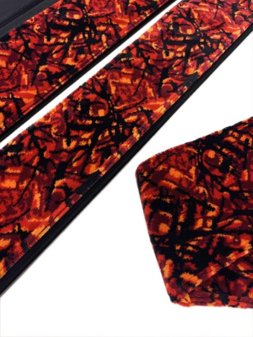 LKW Gardinen mit Kante aus dänisch Plüsch in rot mit 2 Rückhaltebändern 