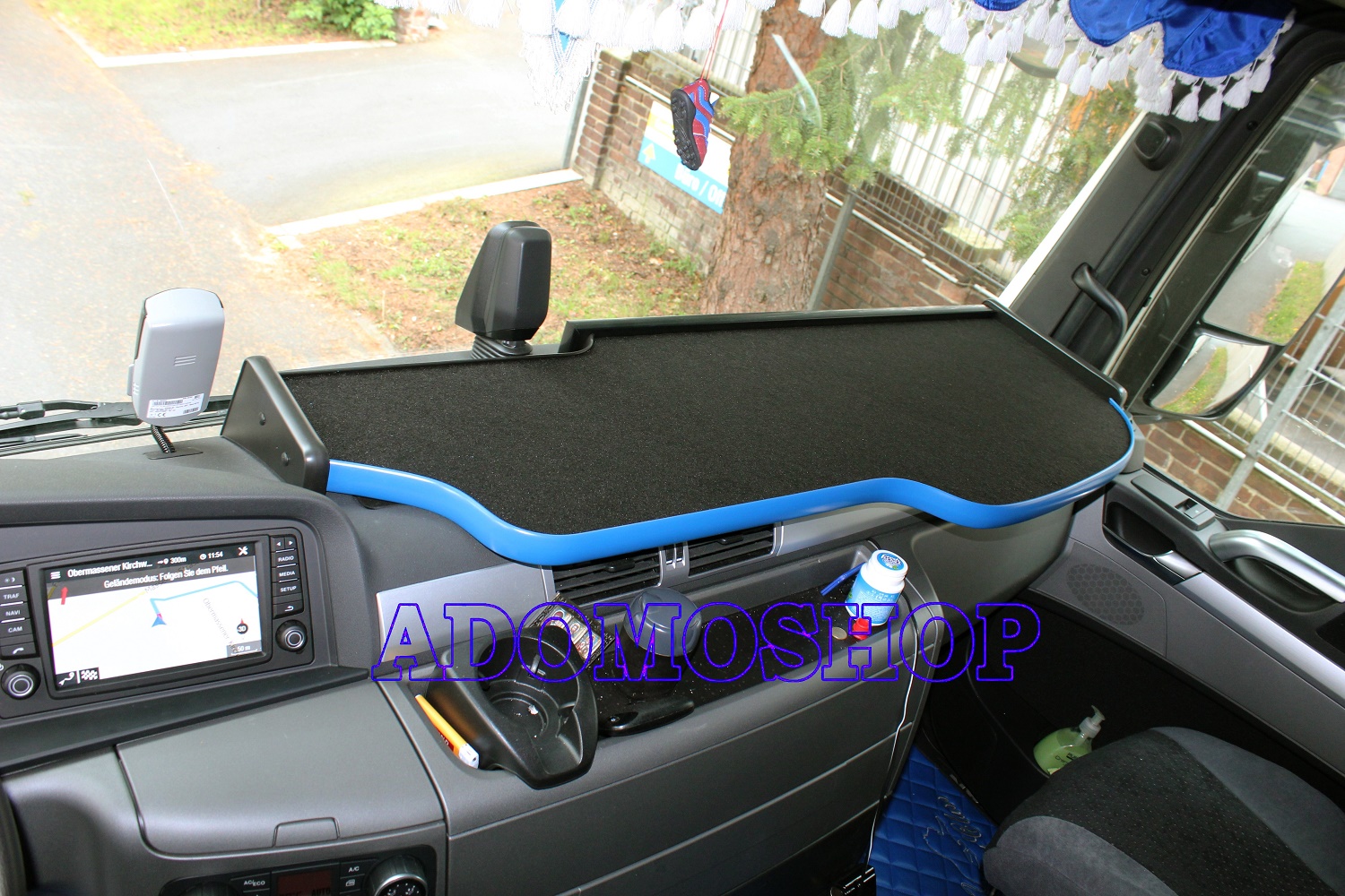 Ablagetisch in schwarz LKW Tisch Ablage mit ABE passend für MAN TGX XXL XLX XL Ablagetisch in schwarz LKW Tisch Ablage mit ABE passend für MAN TGX XXL XLX XL