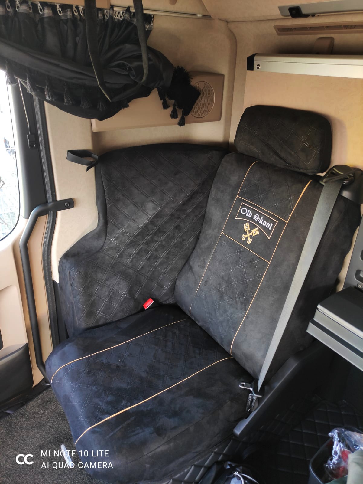 Sitzbezüge für Actros MP5 und MP4, mit Sitzecke-Solostar schwarz, Old Skool