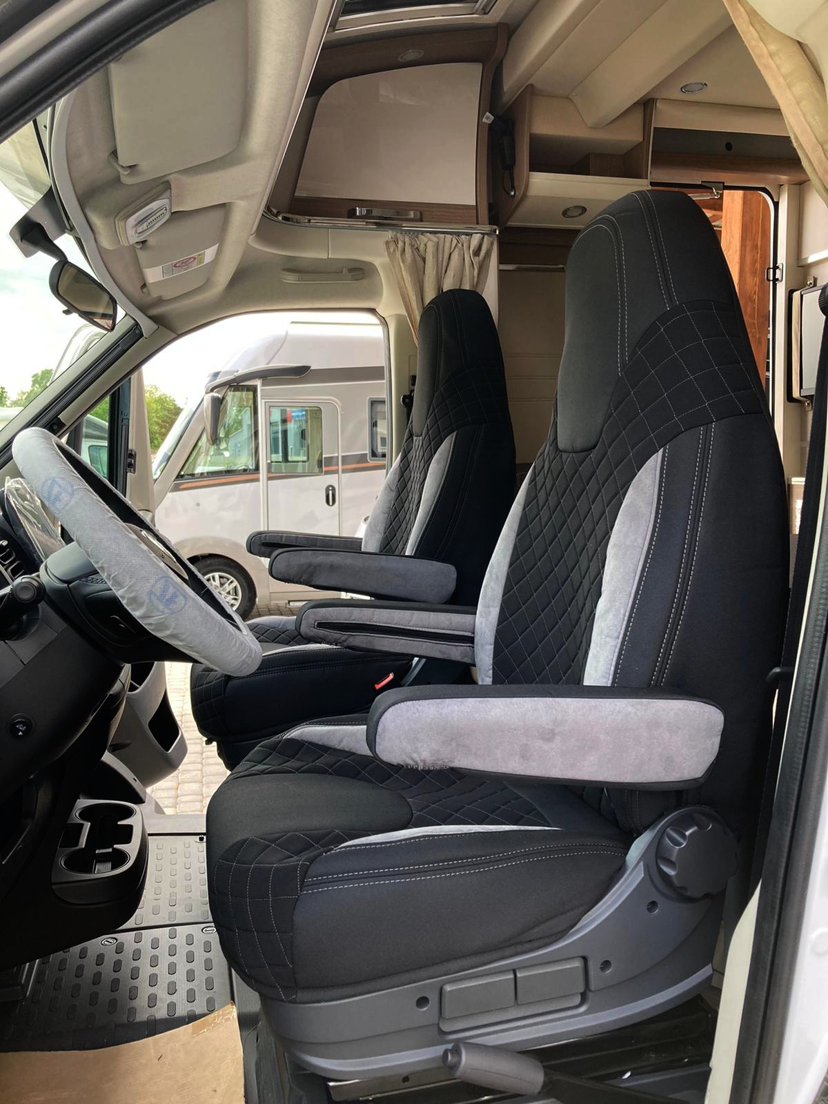 Adomo LKW-Shop  Wohnmobil Sitzbezüge für Fiat Ducato ab 2015, mit