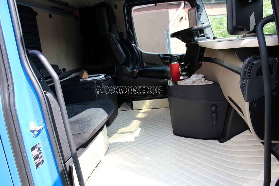 Adomo LKW-Shop  Sitzbezüge für Actros MP5 und MP4, mit Sitzecke